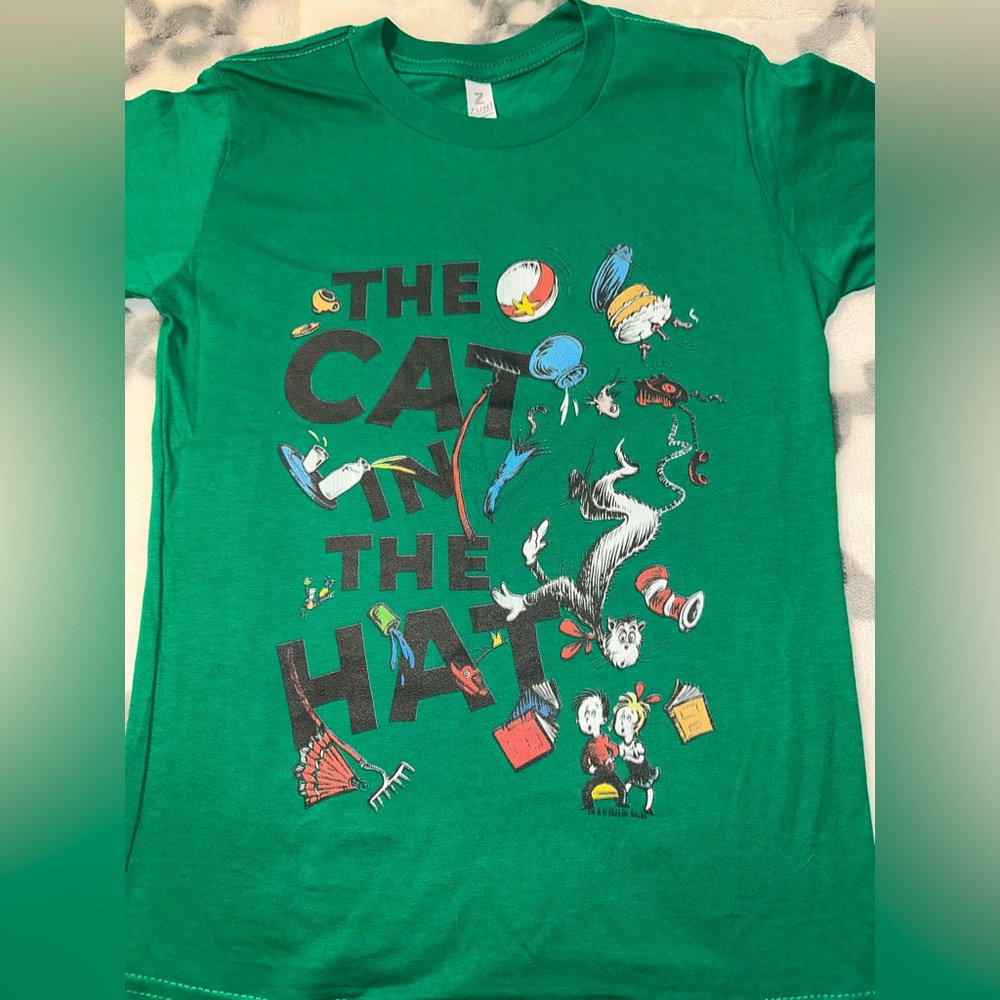 YS Youth Small Dr. Seuss The Cat In The Hat Shirt